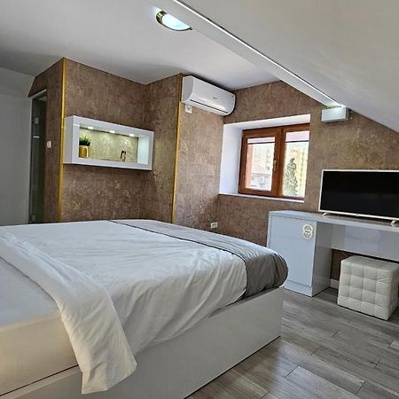 Colt De Rai Resita Bed & Breakfast Dış mekan fotoğraf