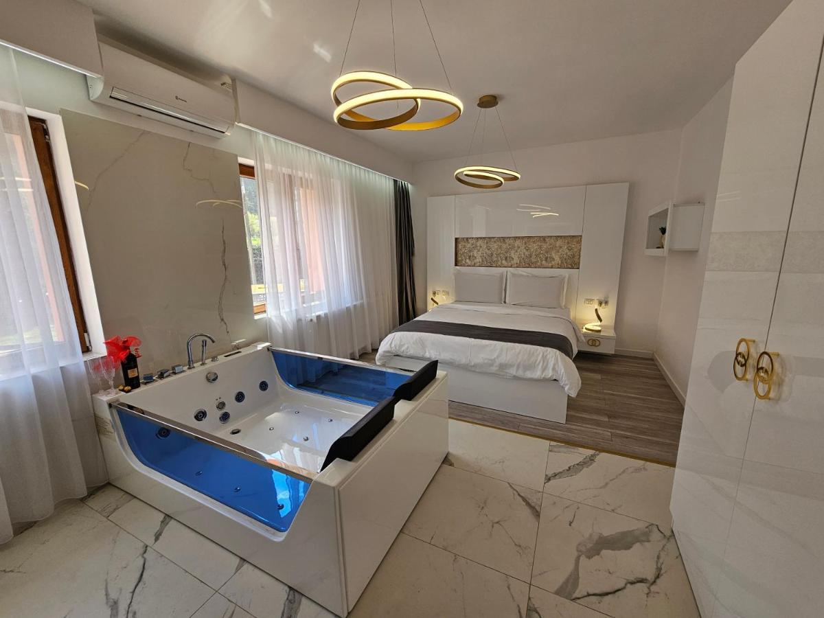 Colt De Rai Resita Bed & Breakfast Dış mekan fotoğraf