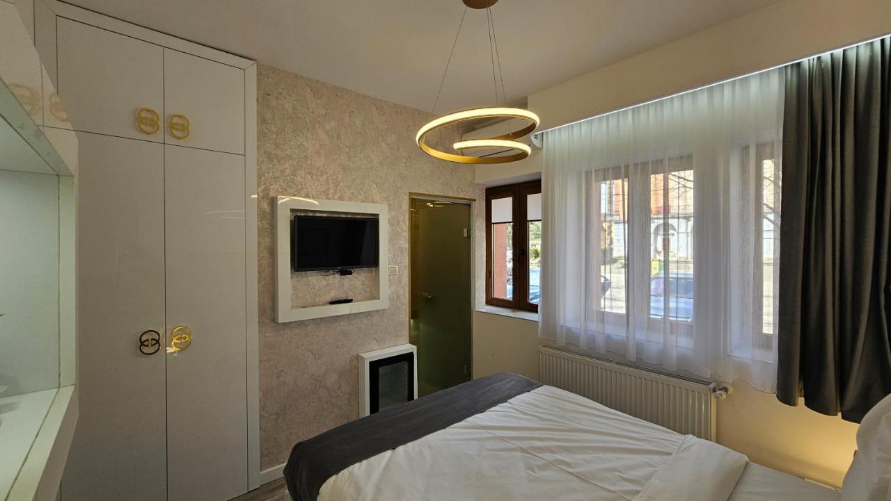 Colt De Rai Resita Bed & Breakfast Dış mekan fotoğraf