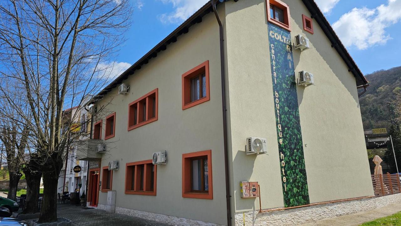 Colt De Rai Resita Bed & Breakfast Dış mekan fotoğraf